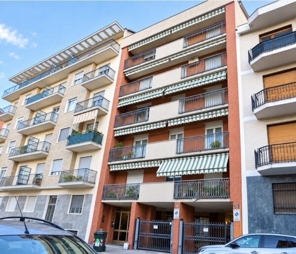Appartamento via La Thuile 41, Torino