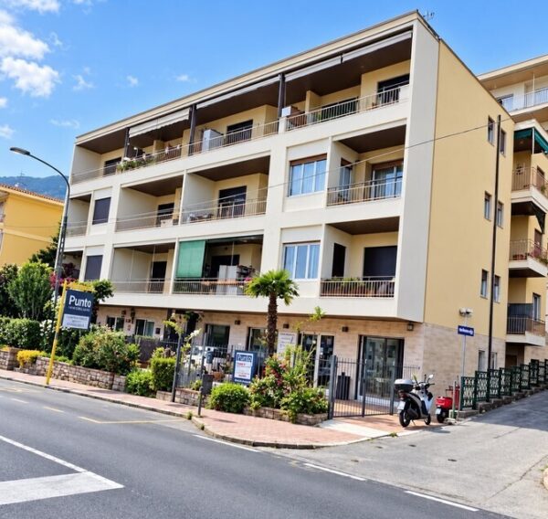 Trilocale corso Regina Margherita 196/9, Ospedaletti