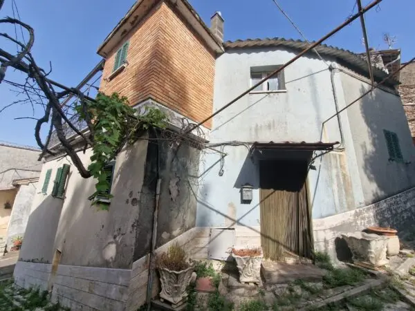 Porzione Di Casa via Localita Le Case, Guardea
