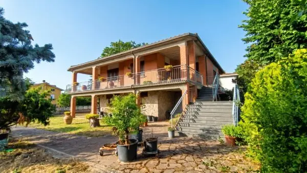 Villa via Giosuè Carducci 15, Guardea