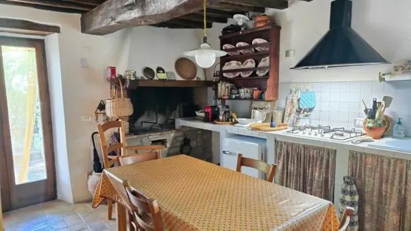 Casale via Sp 92, Baschi