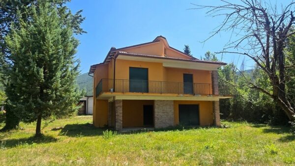 Villa via Vocabolo Colle 82, Nocera Umbra