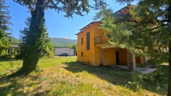 Villa via Vocabolo Colle 82, Nocera Umbra