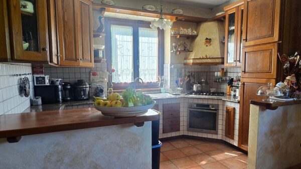 Villa 1, Baschi