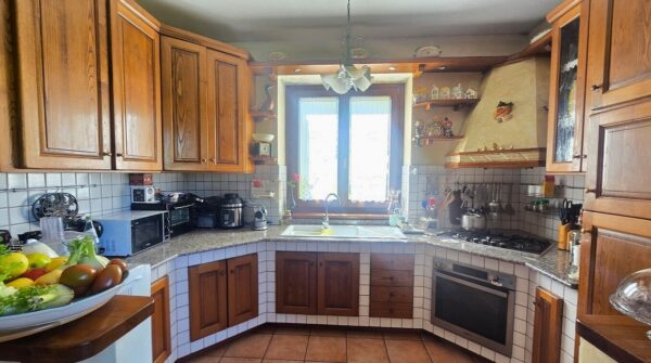 Villa 1, Baschi