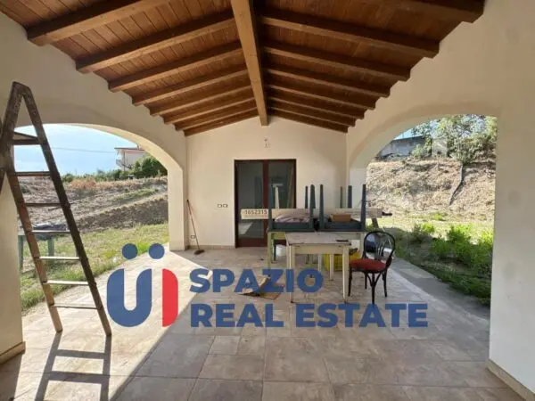 Villa via Contrada Razzano, Morro D'Oro