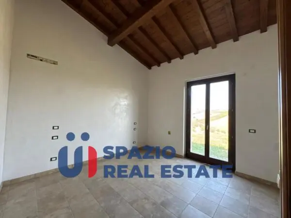 Villa via Contrada Razzano, Morro D'Oro