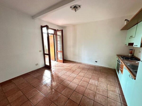 Bilocale via Larga, Luni