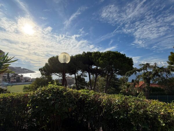 Trilocale strada Privata Peiranze 12, Sanremo