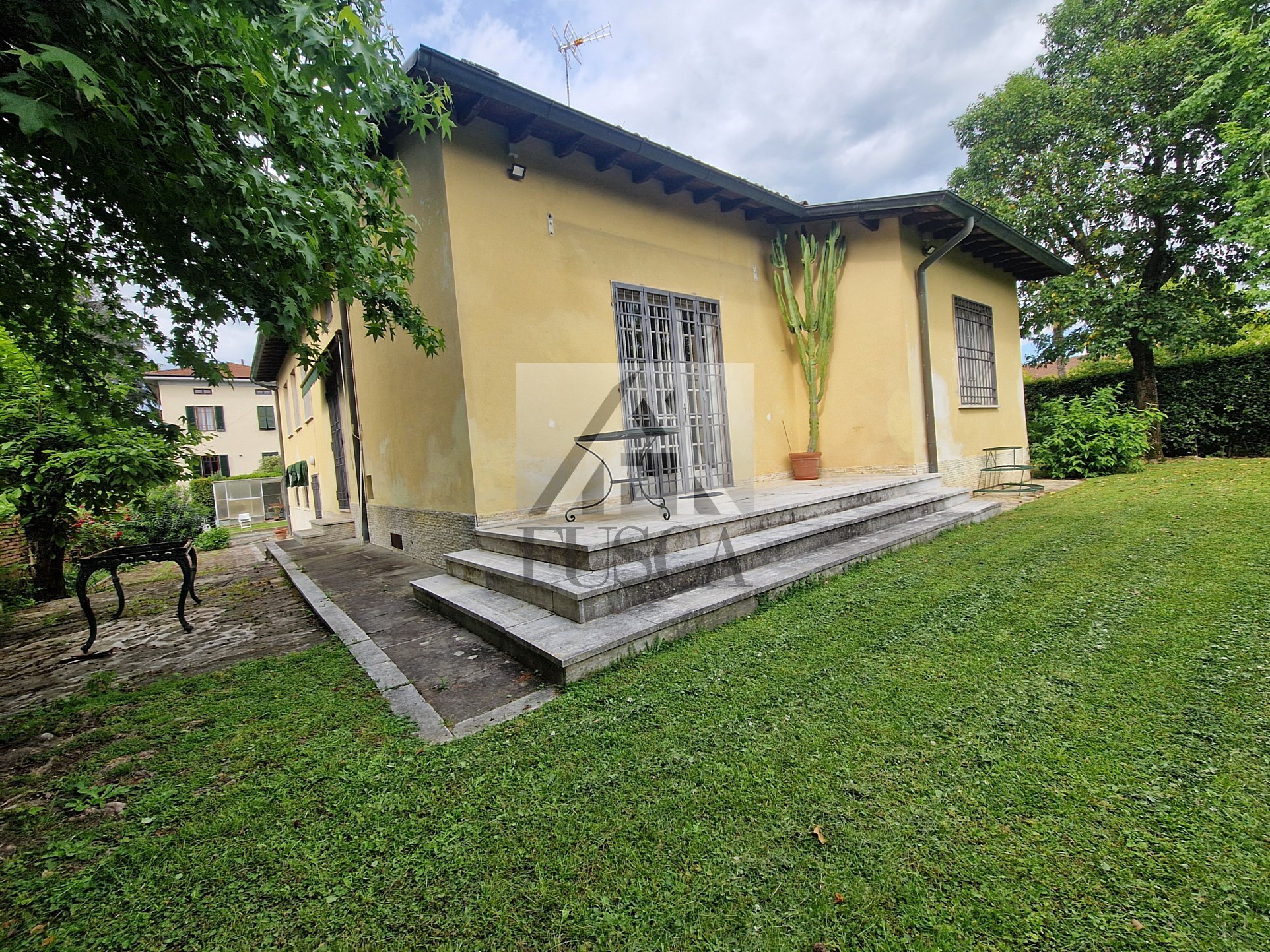 Immagine per Villa in vendita a Lucca viale Giuseppe Giusti