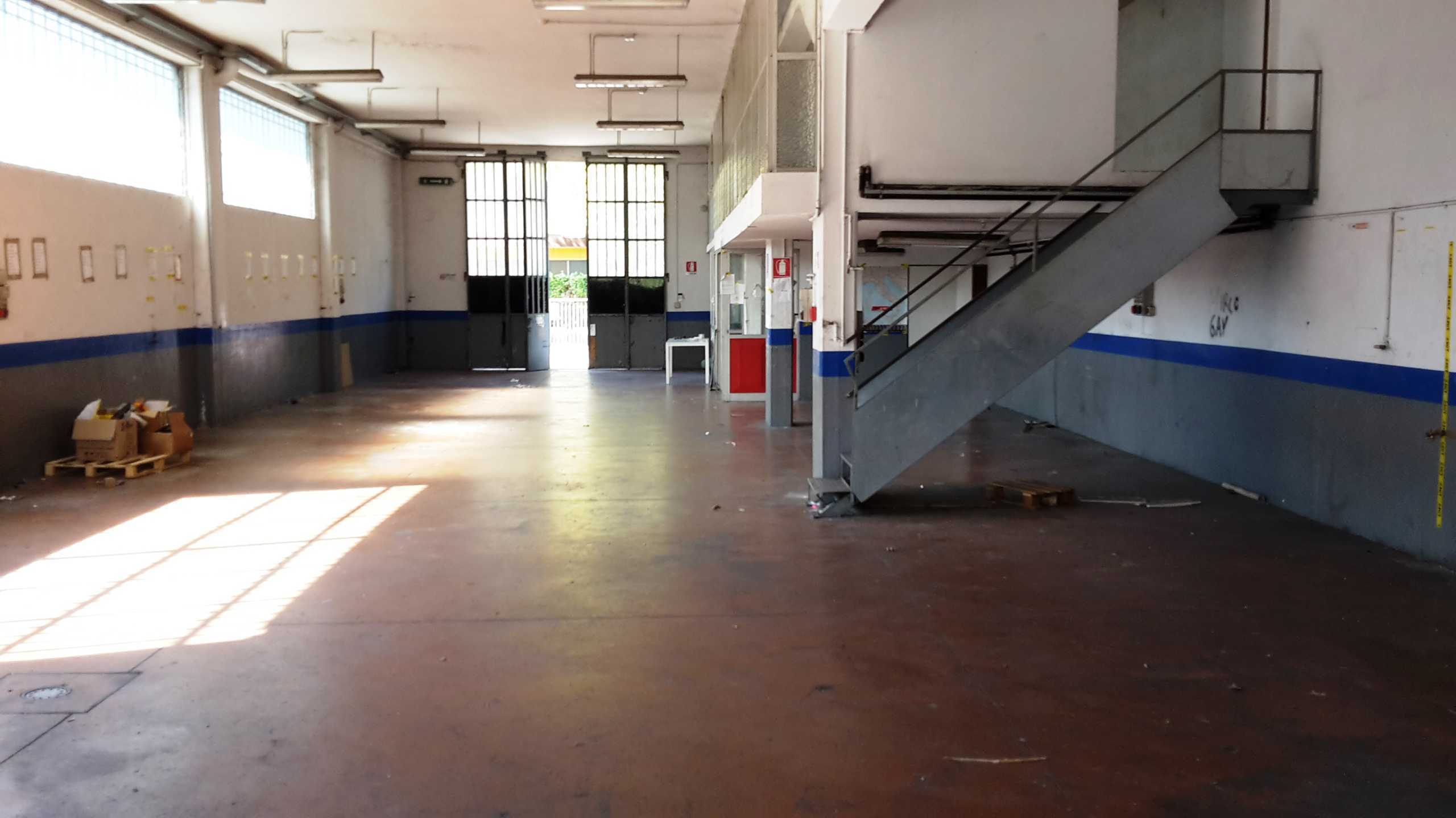 Immagine per Industriale in vendita a Lucca via Delle Città Gemelle