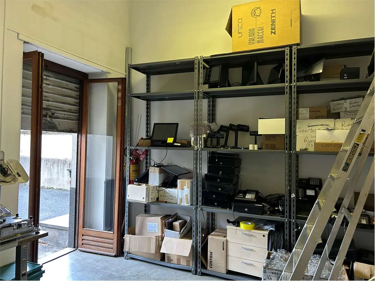 Immagine per Negozio in affitto a Torino via Renier 29