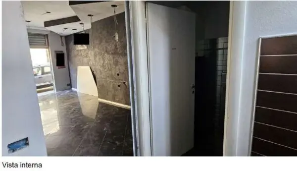 Negozio via Valdellora 18, La Spezia